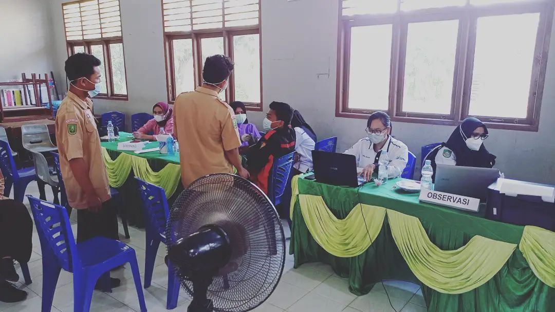 Kegiatan Vaksin bersama Puskesmas Ujungbatu dan Polsek Ujungbatu