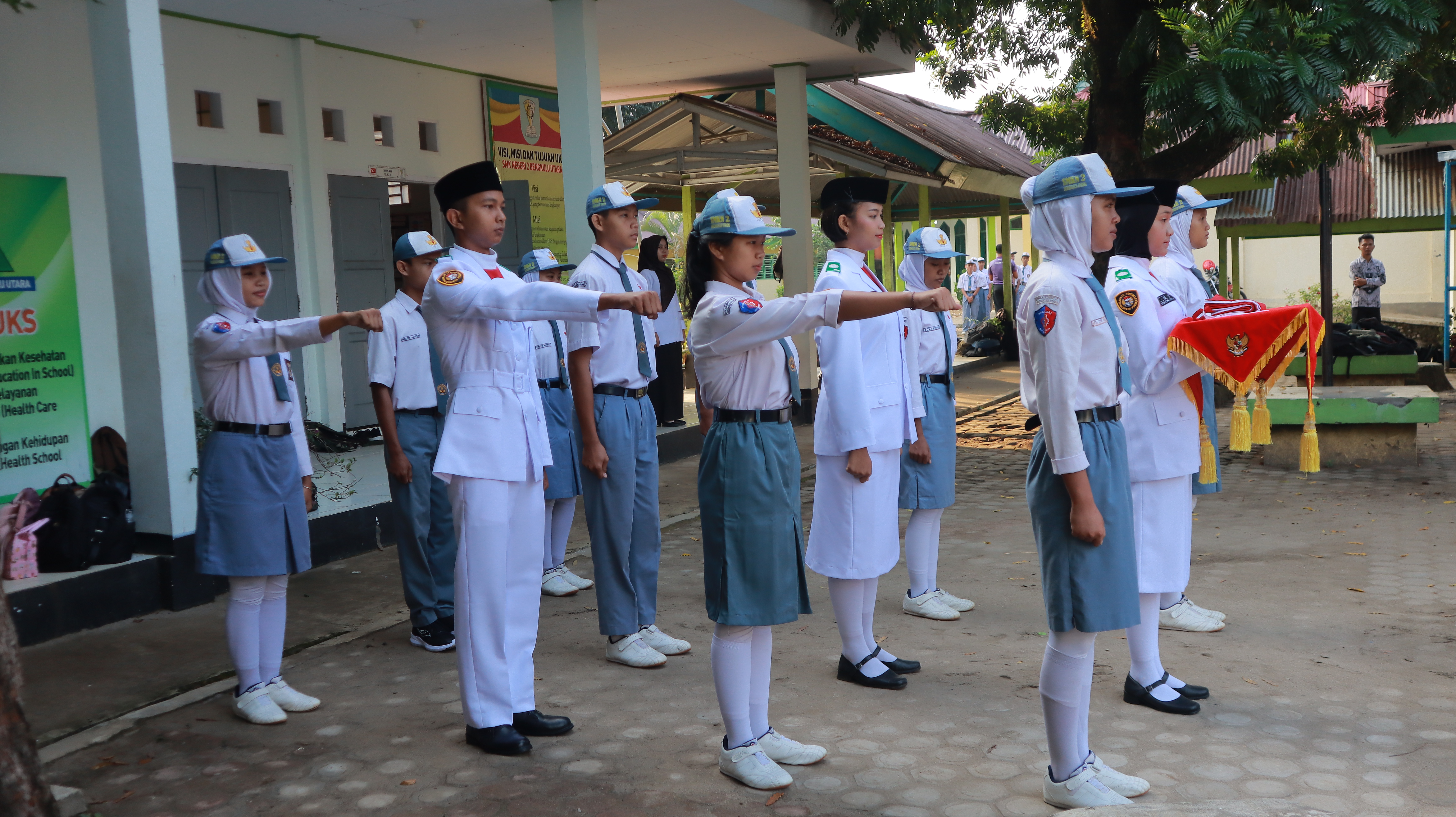 Upacara Bendera di Sekolah