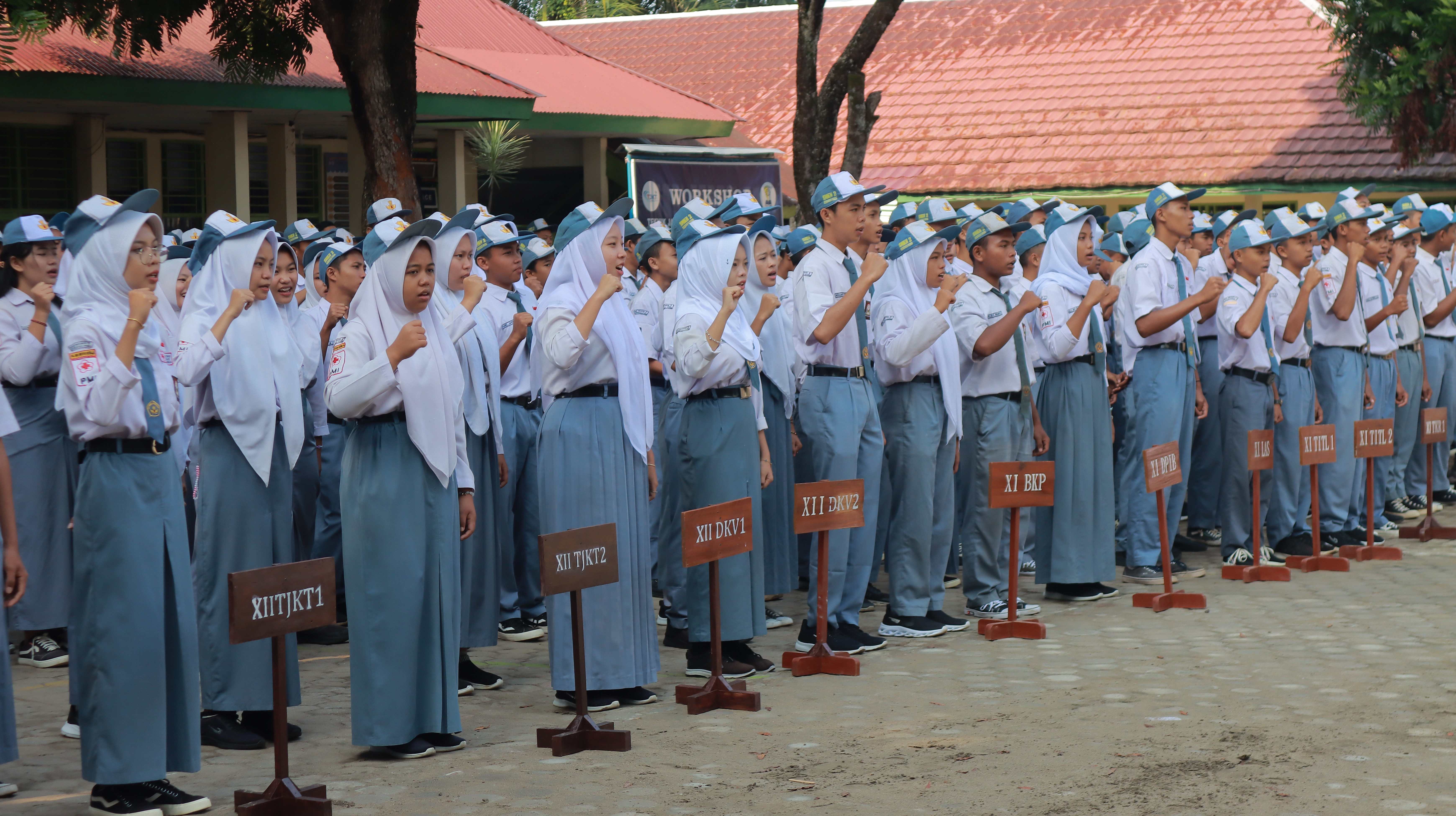 Upacara Bendera di Sekolah