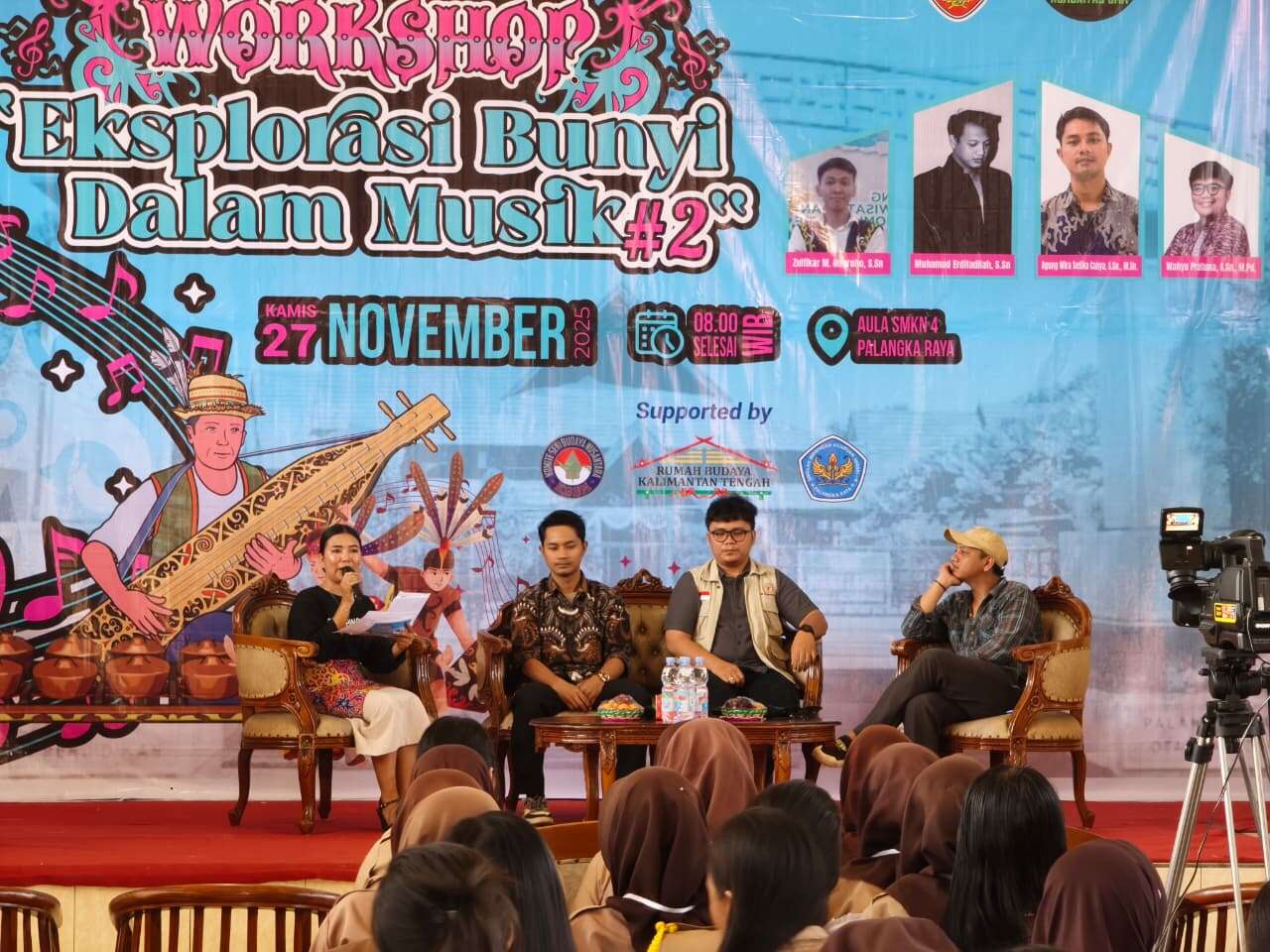 Workshop “Eksplorasi Bunyi dalam Musik” Warnai Aula SMKN 4 Palangka Raya
