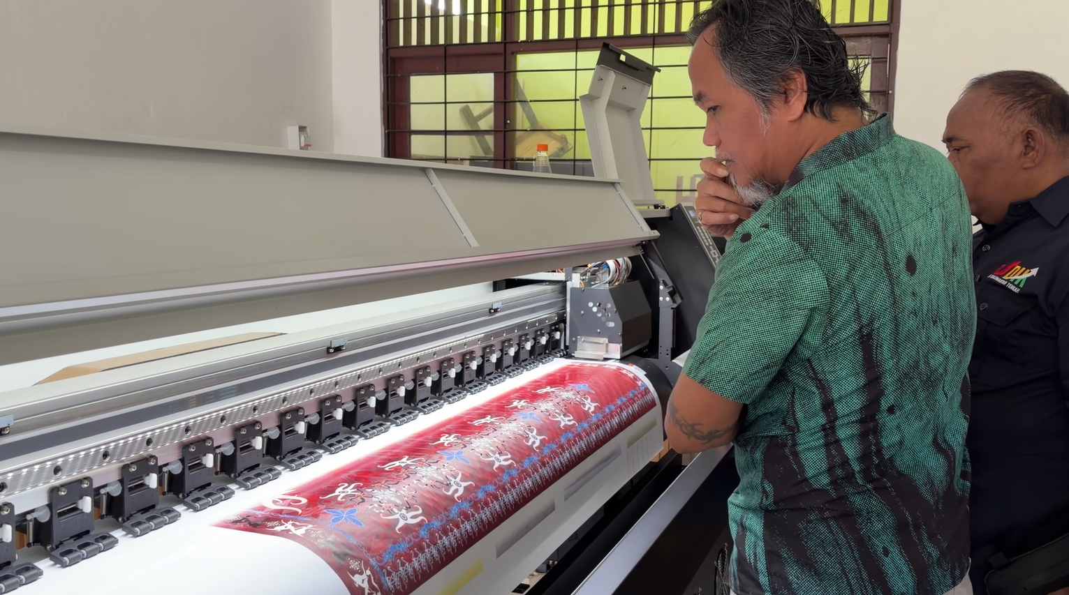 Penggunaan Alat Teaching Factory Kolaborasi Tata Busana di SMKN 4 Palangka Raya