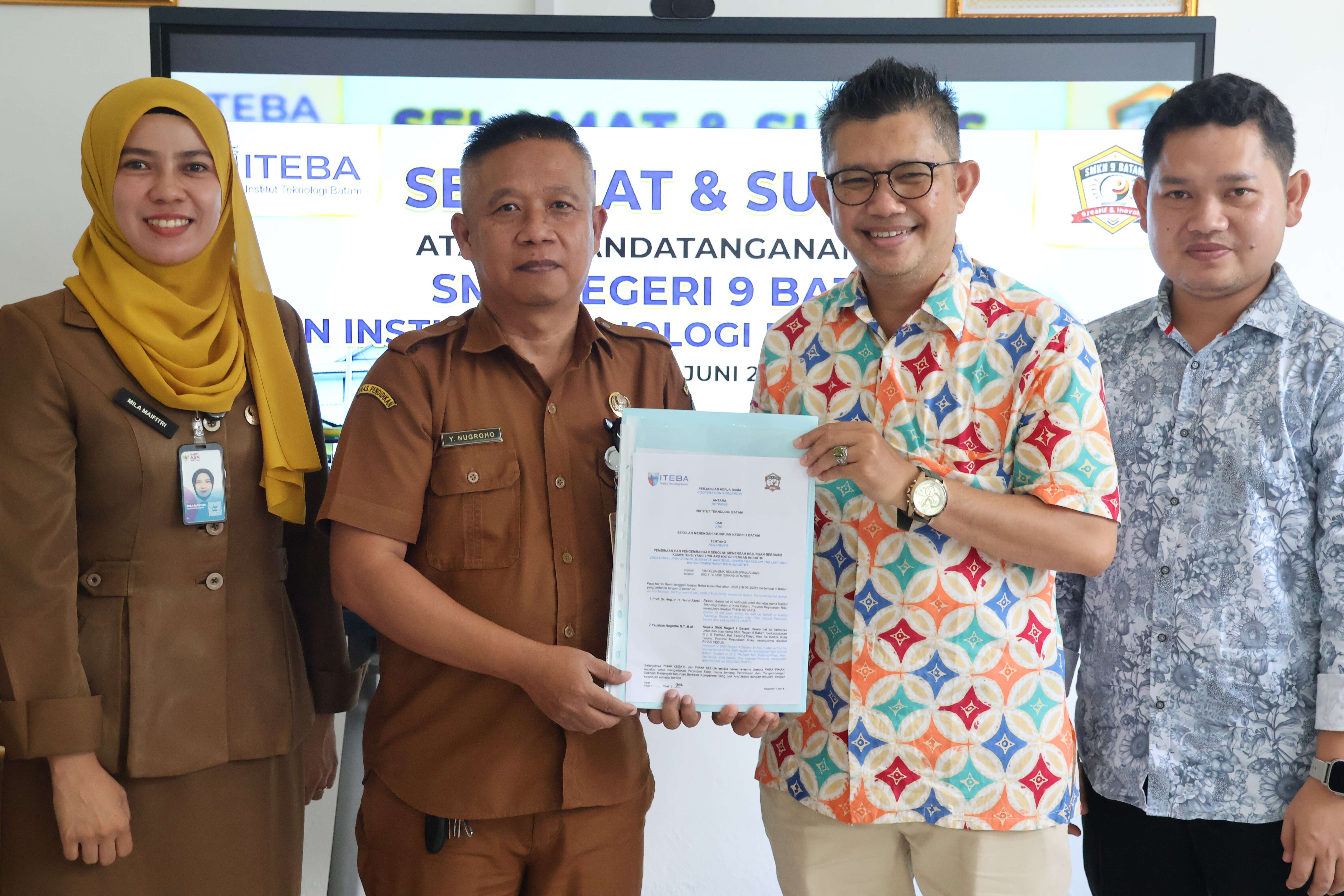 SMKN 9 Batam dan ITEBA Tanda Tangan MoU, Kenalkan Dunia Kampus Sebagai Sinergi Pendidikan dengan Gelar Edukasi Finansial Gen Z