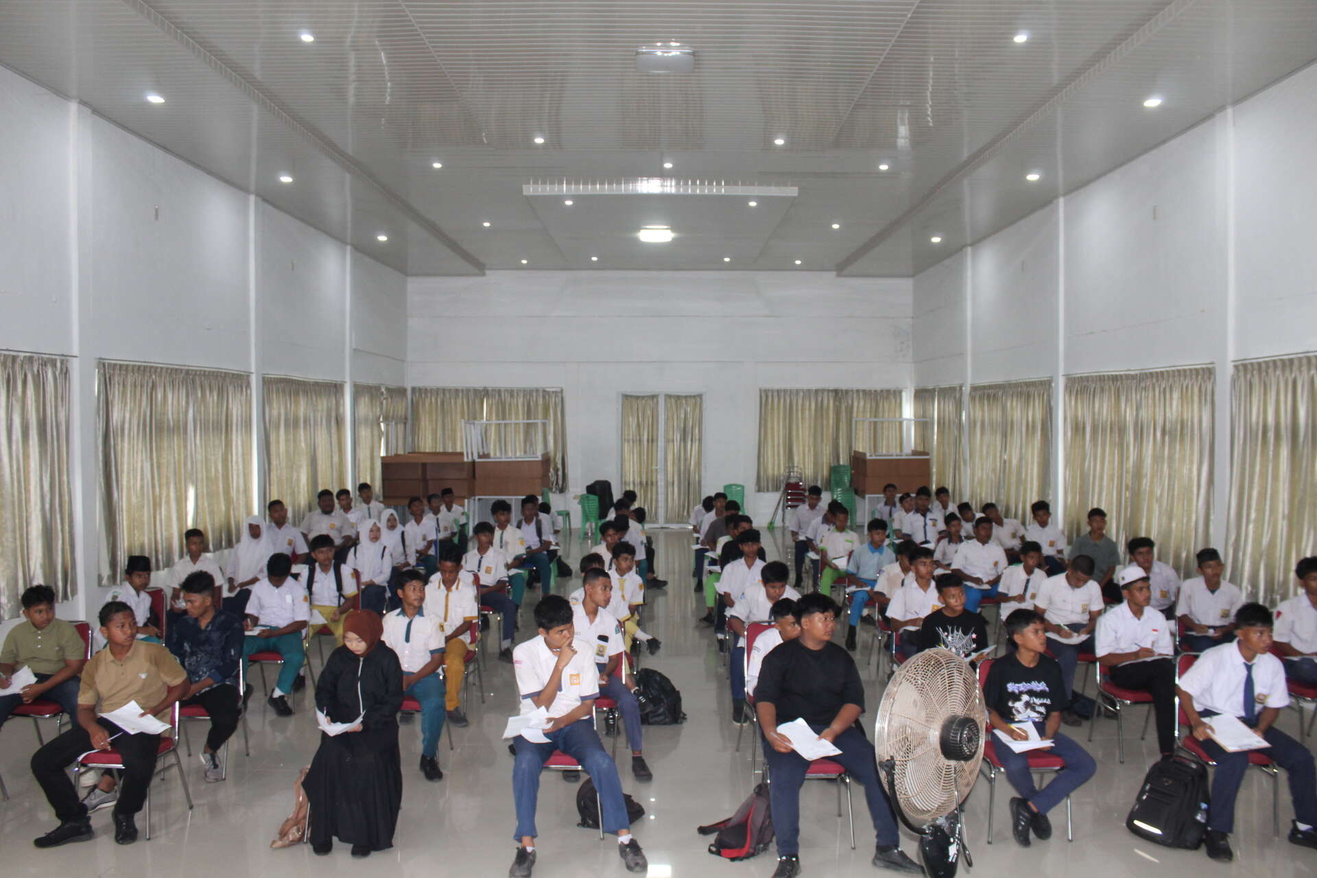 HARI KE-2 CALON PESERTA DIDIK BARU SMK NEGERI TETAP MASIH OPTIMIS