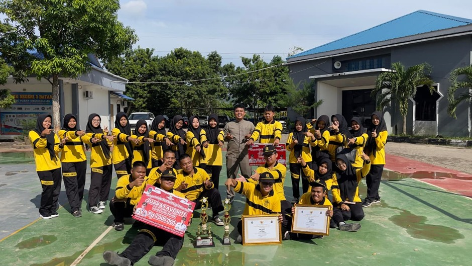 TIM LOMBA VIDEO SMKN 3 BATAM MENDAPATKAN JUARA III DAN JUARA FAVORIT DALAM RANGKA MEMPERINGATI HARI KESAKTIAN PANCASILA DAN HARI SUMPAH PEMUDA