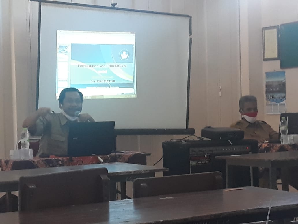Pembinaan pembuatan Soal Ujian Sekolah tahun 2021 oleh Pegawas SMK
