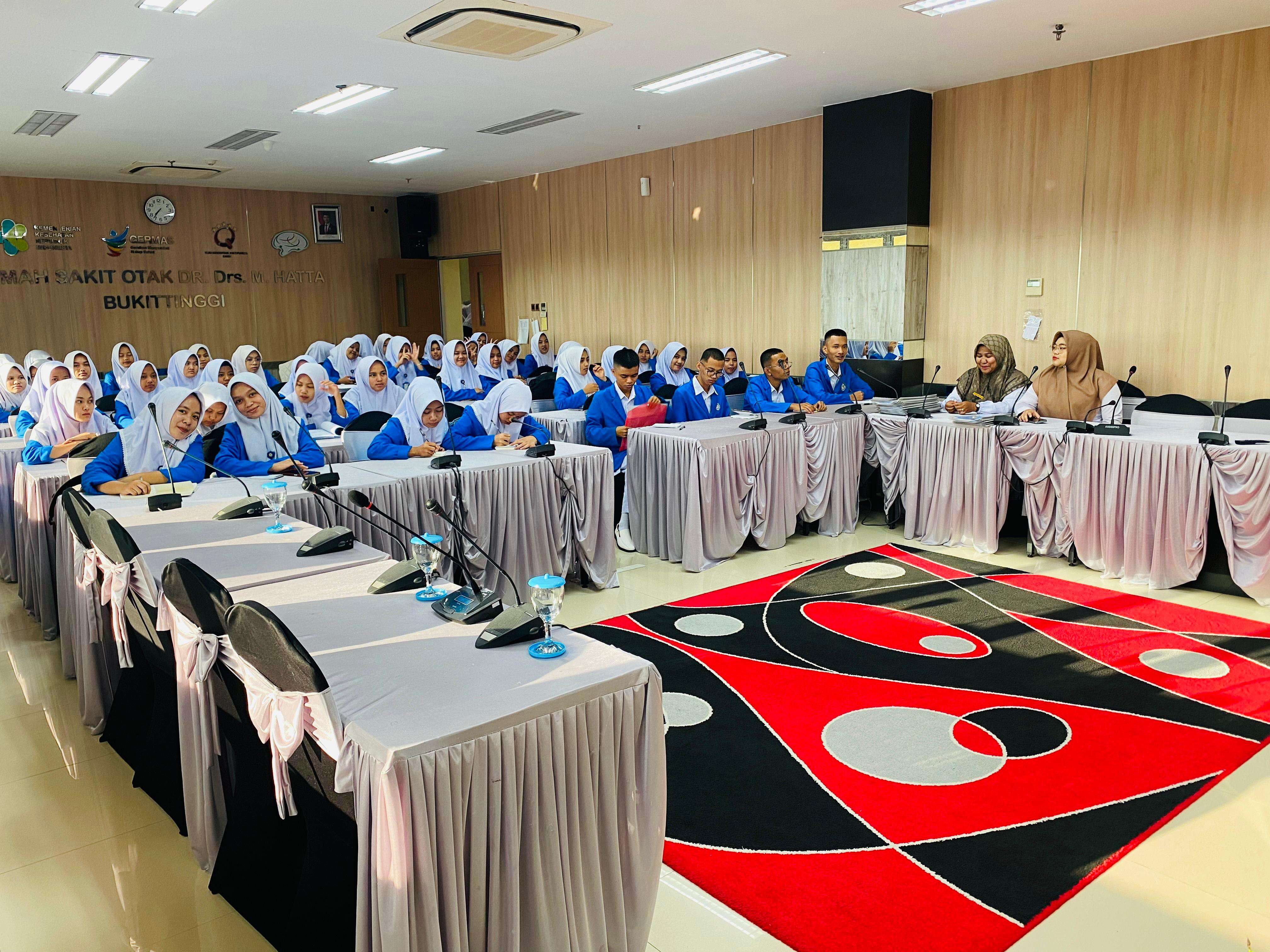KEGIATAN SERAH TERIMA PRAKTIK KERJA LAPANGAN (PKL) MURID KELAS XII KOMPETENSI KEAHLIAN LAYANAN KESEHATAN, TEKNOLOGI FARMASI, TEKNOLOGI LABORATORIUM MEDIK SMK KESEHATAN PRIMA NUSANTARA BUKITTINGGI DENGAN RUMAH SAKIT OTAK DR. DRS. M. HATTA BUKITTINGGI
