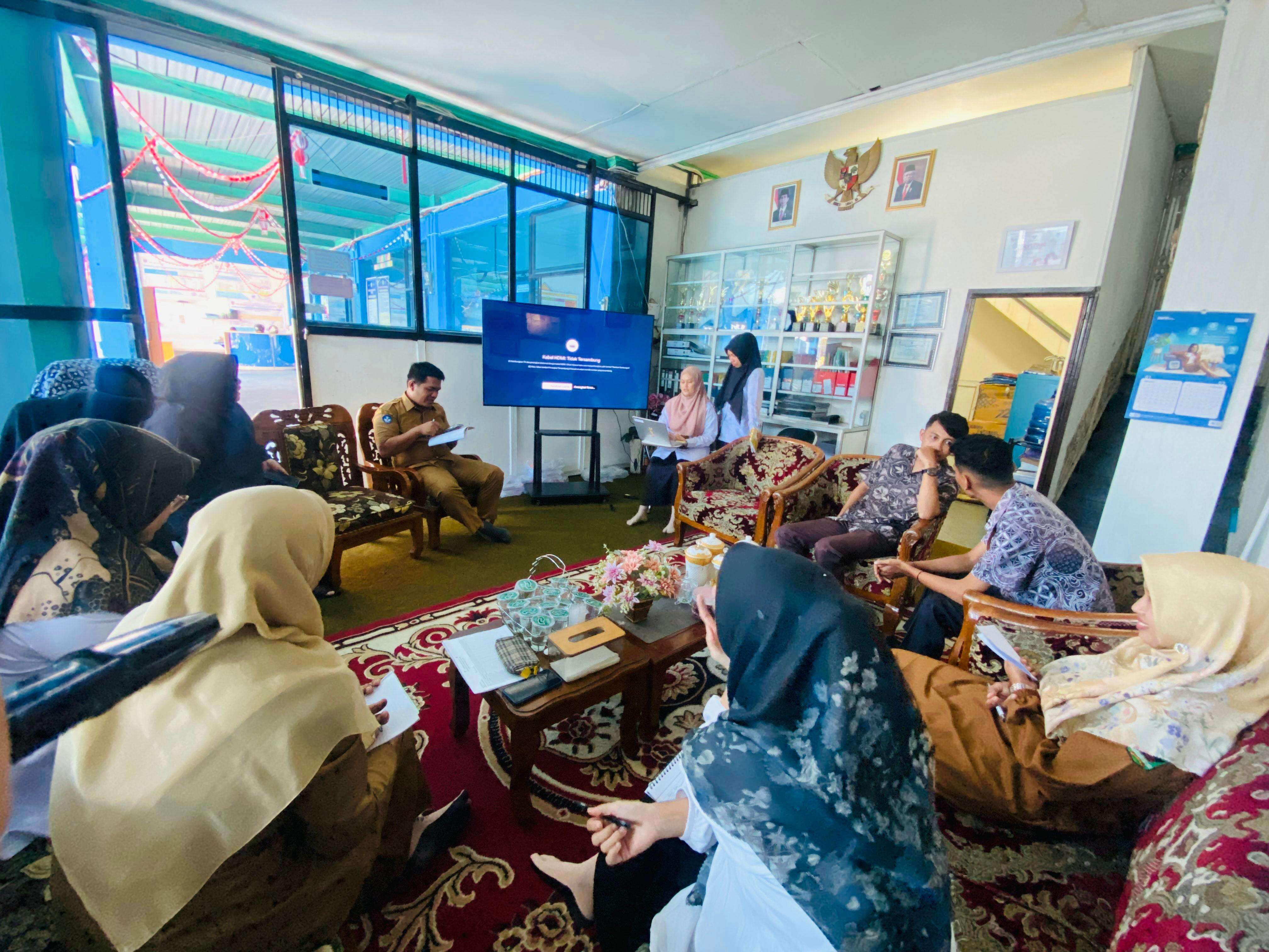 KEGIATAN RAPAT BULANAN STAFF SMK KESEHATAN PRIMA NUSANTARA BUKITTINGGI