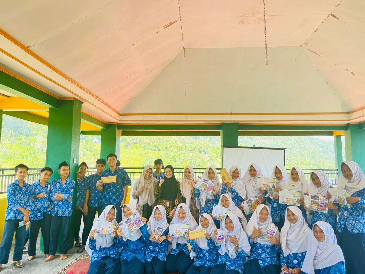 SMK KESEHATAN PRIMA NUSANTARA BUKITINGGI MELAKUKAN KEGIATAN PROMOSI SISTEM PENERIMAAN MURID BARU (SPMB) KE SMP DAN MTSN YANG ADA DI KOTA SOLOK