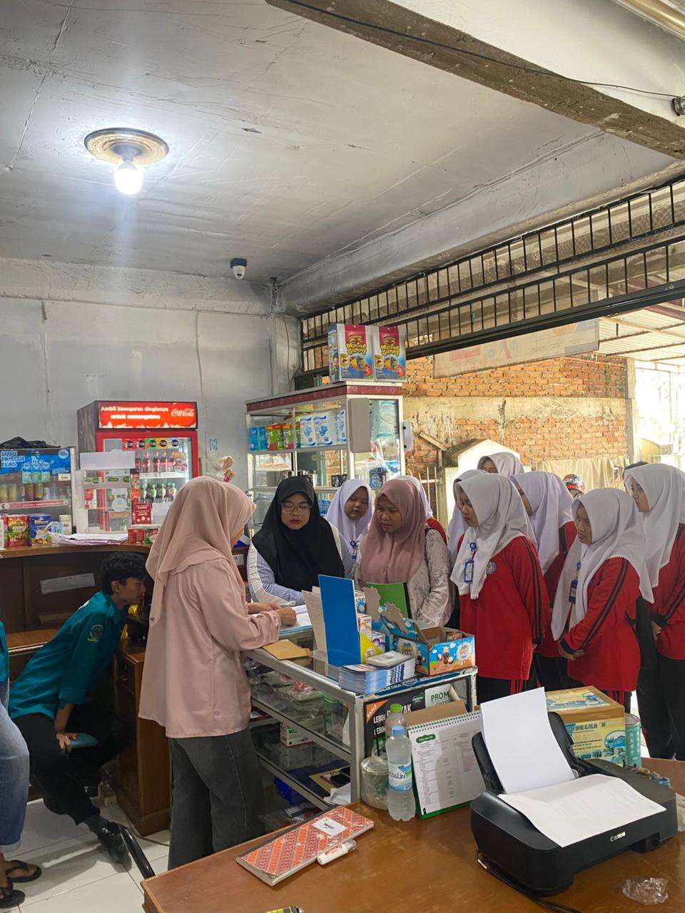 KEGIATAN SERAH TERIMA PRAKTEK KERJA LAPANGAN (PKL) DI APOTIK WIDYA BUKITTINGGI