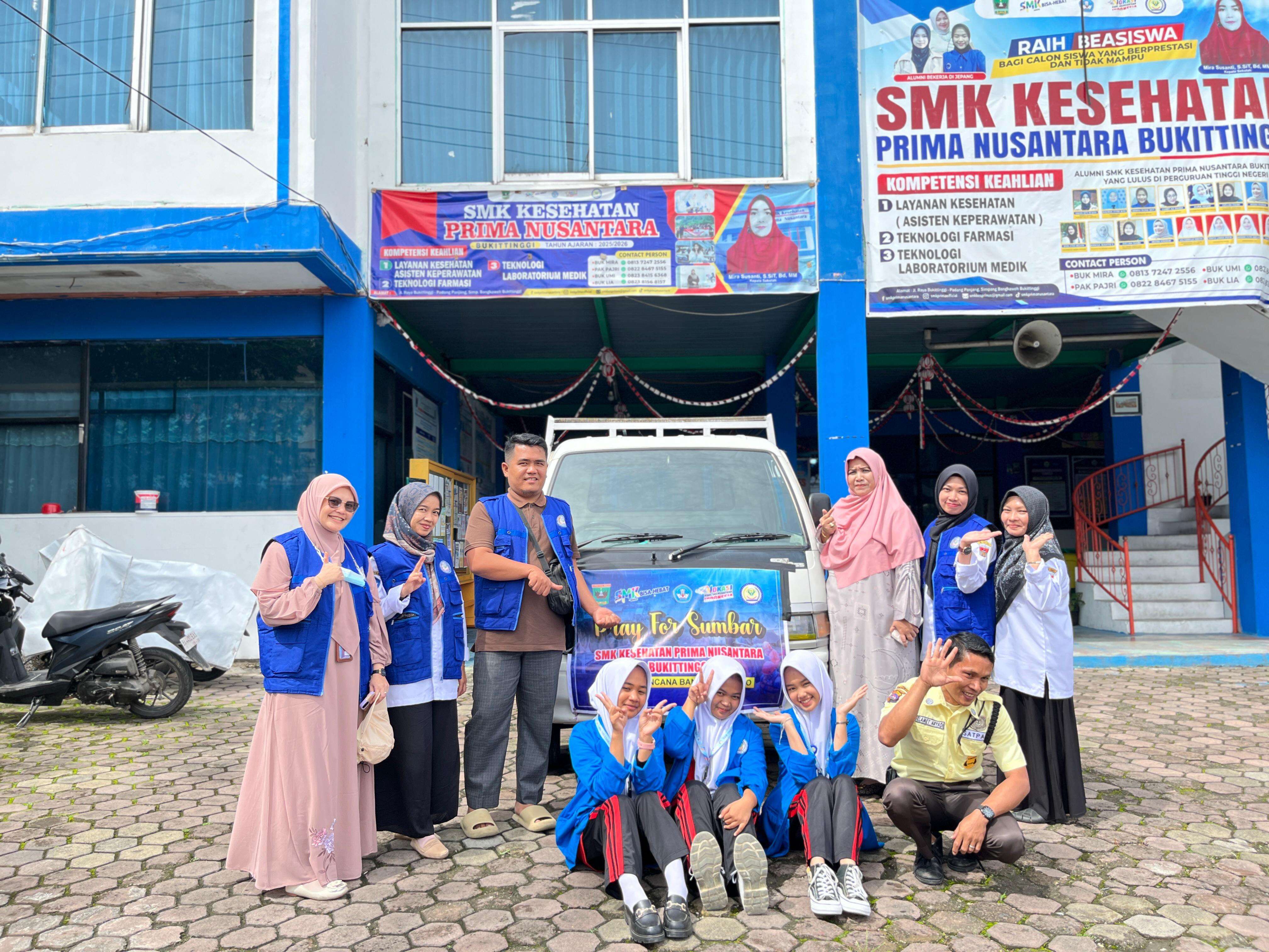 SMK KESEHATAN PRIMA NUSANTARA BUKITTINGGI MENYALURKAN BANTUAN UNTUK KELUARGA YANG TERDAMPAK GALODO DI DAERAH MALALO