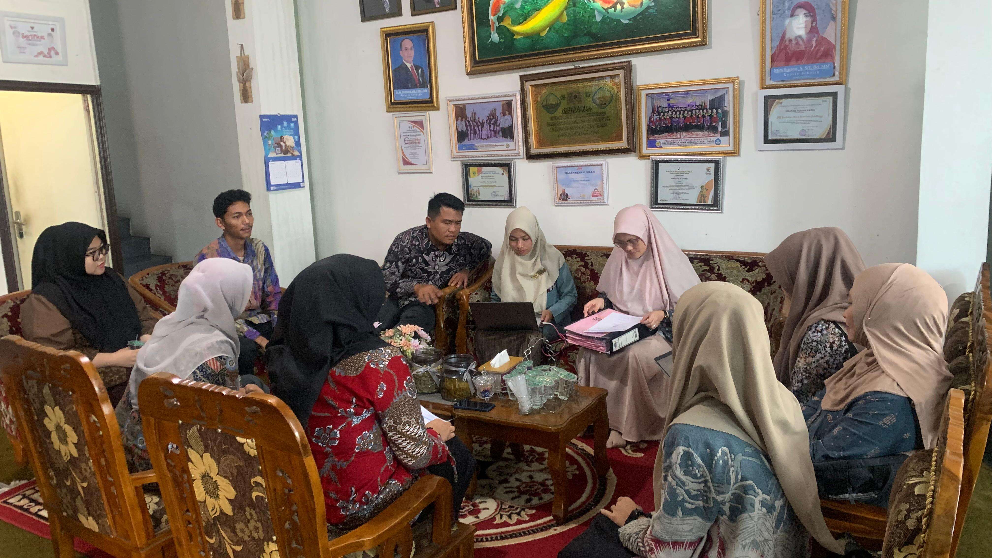 RAPAT BULANAN STAFF SMK KESEHATAN PRIMA NUSANTARA BUKITTINGGI