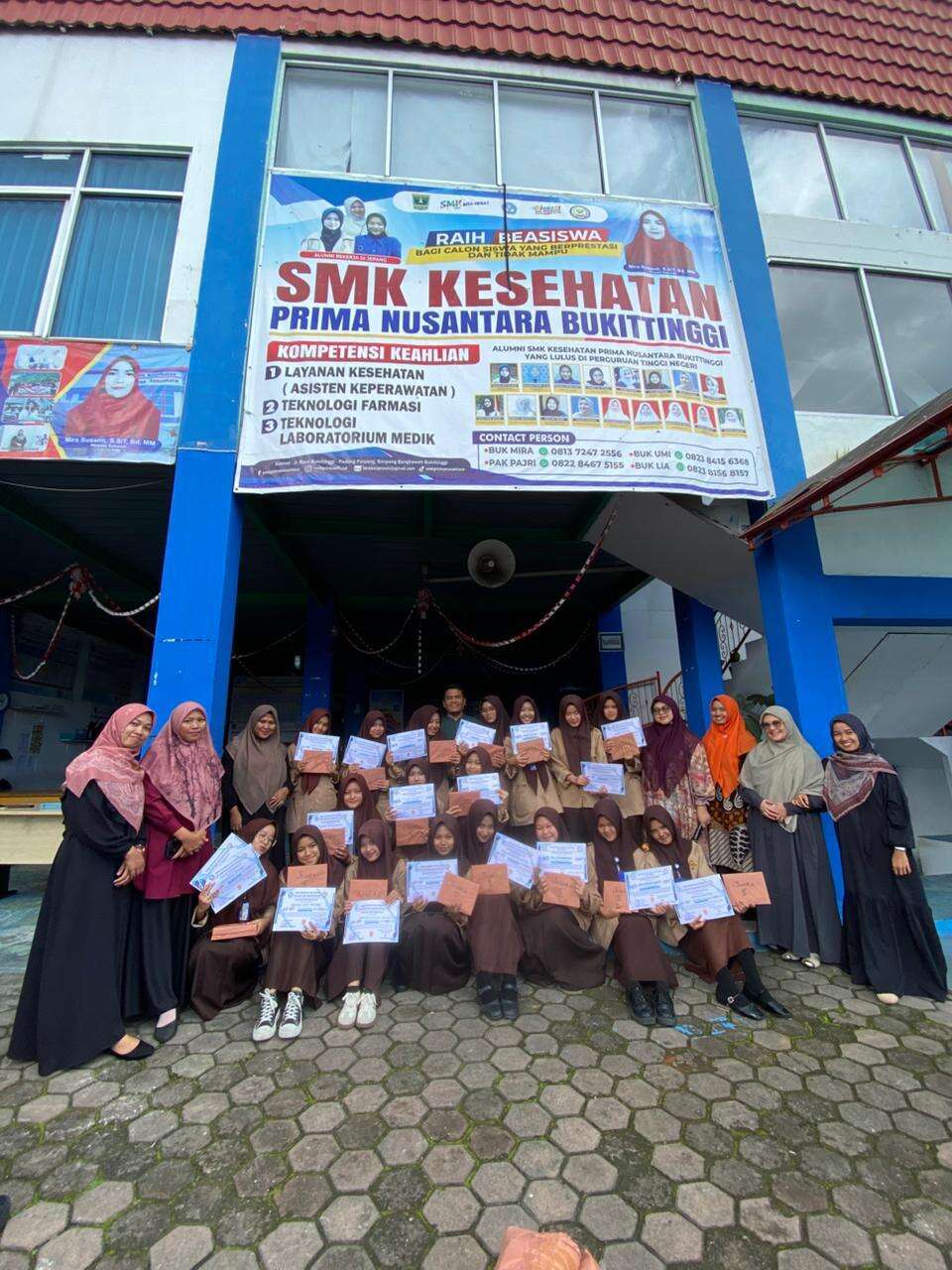KEGIATAN PEMBAGIAN LAPOR SEMESTER GANJIL SEKALIGUS PENGUMUMAN JUARA KELAS DAN JUARA LOMBA CLASSMEETING SMK KESEHATAN PRIMA NUSANTARA BUKITTINGGI