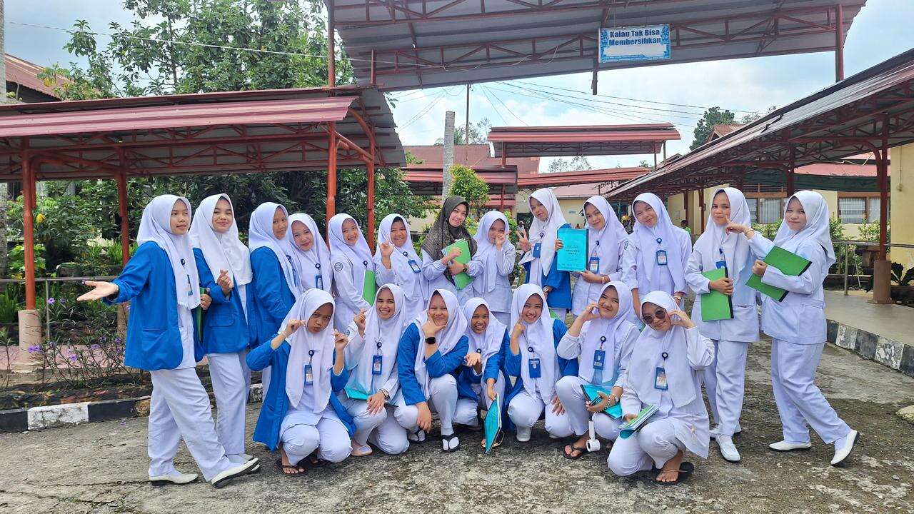 BIMBINGAN PRAKTEK KERJA LAPANGAN (PKL) KELAS XII LAYANAN KESEHATAN DI RUMAH SAKIT JIWA PROF. HB. SAANIN PADANG