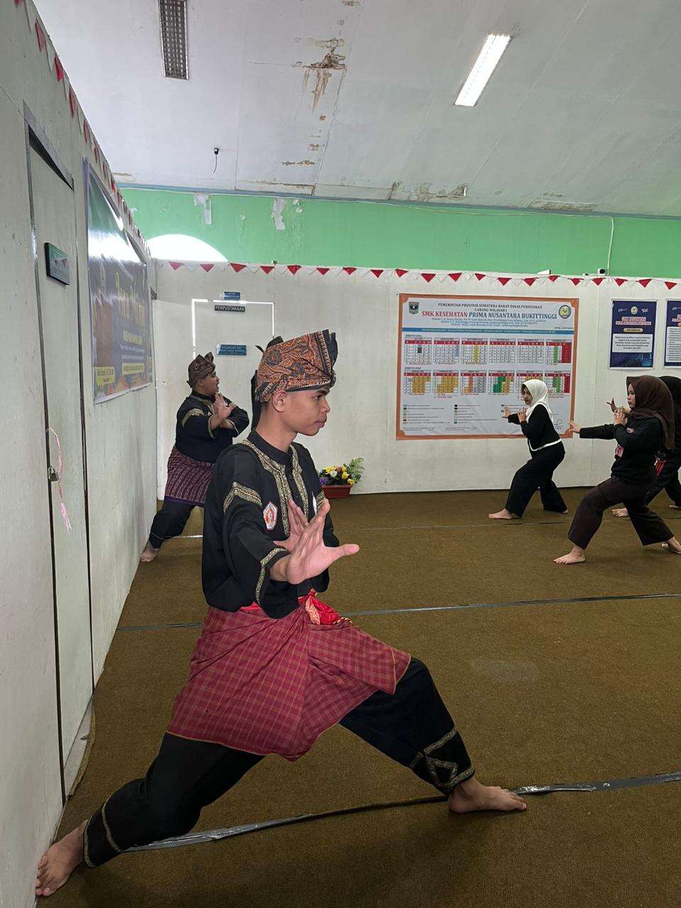KEGIATAN PEMBUKAAN EKSTRAKULIKULER PENCAK SILAT SMK KESEHATAN PRIMA NUSANTARA BUKITTINGGI