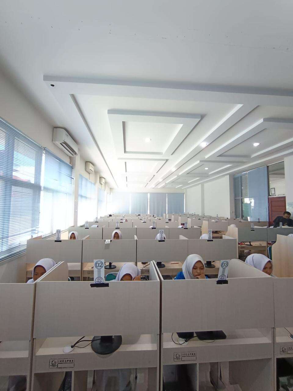 PELAKSANAKAAN KEGIATAN UJIAN ASSESMEN SUMATIF AKHIR JENJANG (ASAJ) TAHUN AJARAN 2026/2027 SMK KESEHATAN PRIMA NUSANTARA BUKITTINGGI YANG DI LAKSANAKAN DI LABOR KOMPUTER GEDUNG 1 UNIVERSITAS PRIMA NUSANTARA BUKITTINGGI