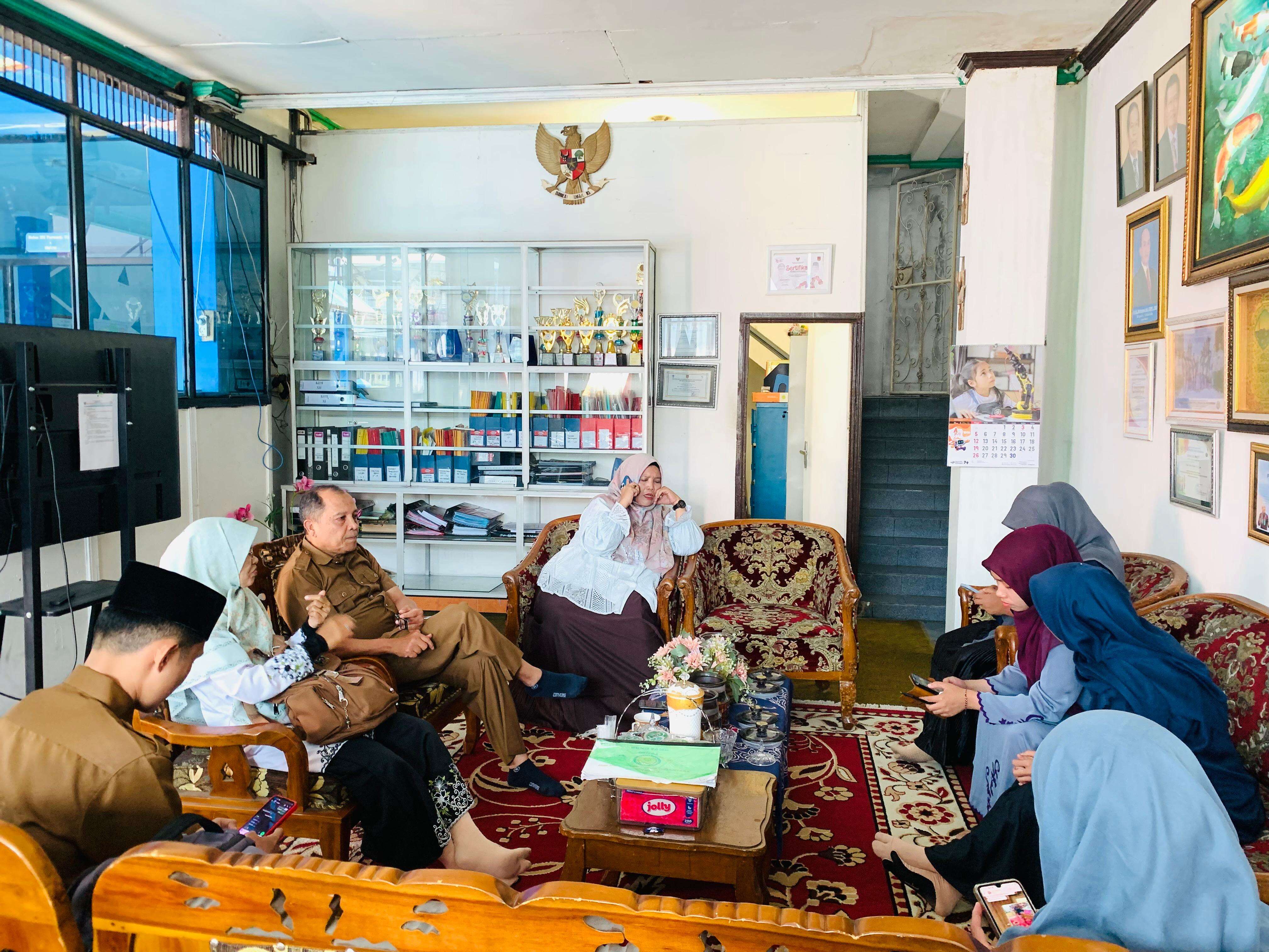 KUNJUNGAN BAPAK DRS. MUCHRIZAL PENGAWAS SMK KESEHATAN PRIMA NUSANTARA BUKITTINGGI