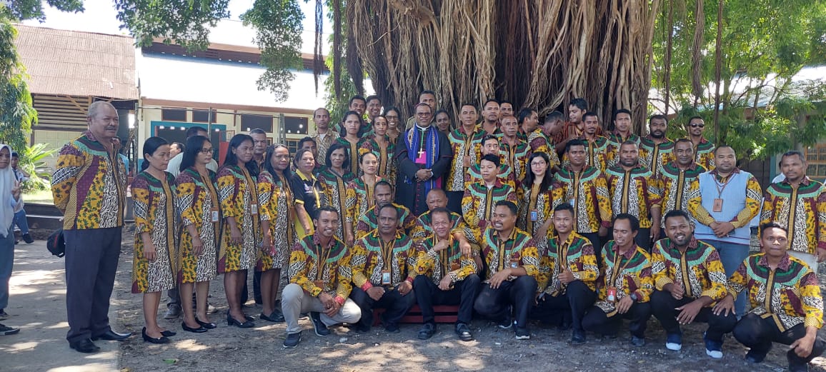 Kunjungan Mgr. Senno Ngutra, Pr ke SMK Siwa Lima St. Josep Langgur