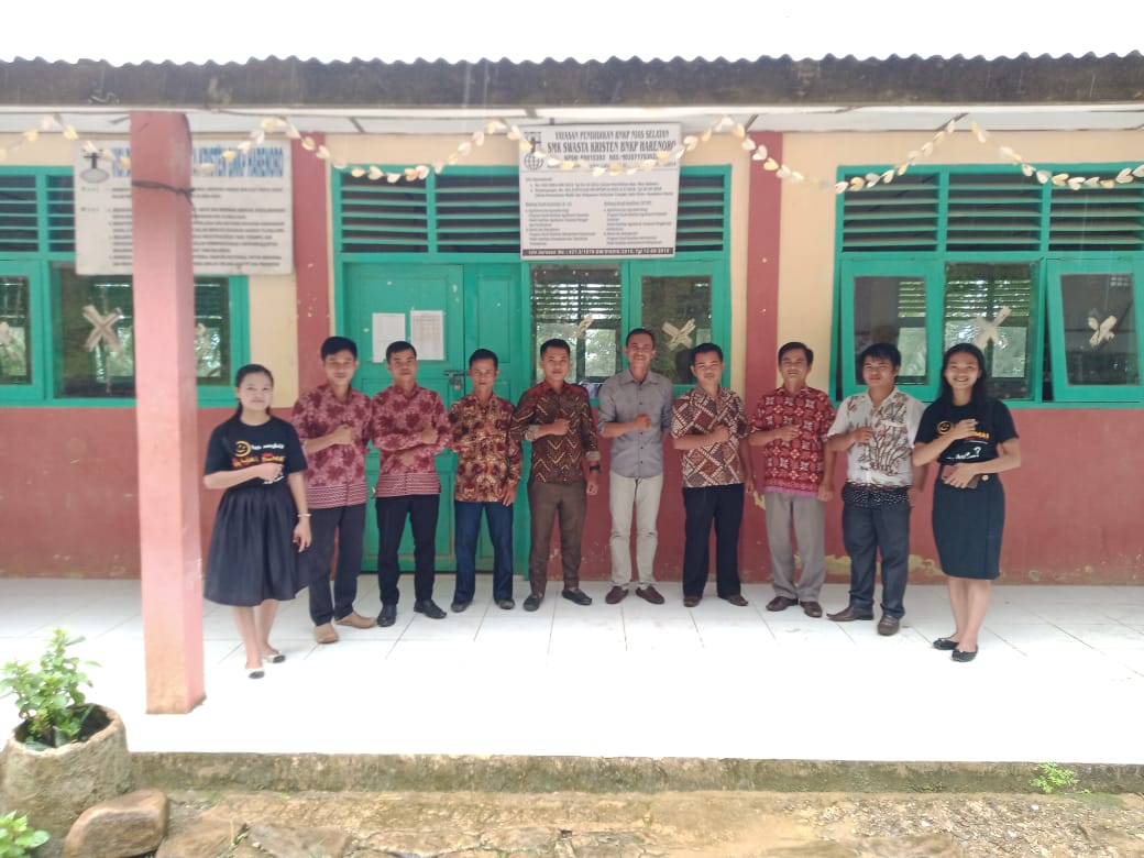 FOTO BERSAMA GURU DAN MAHASISWA STTIA