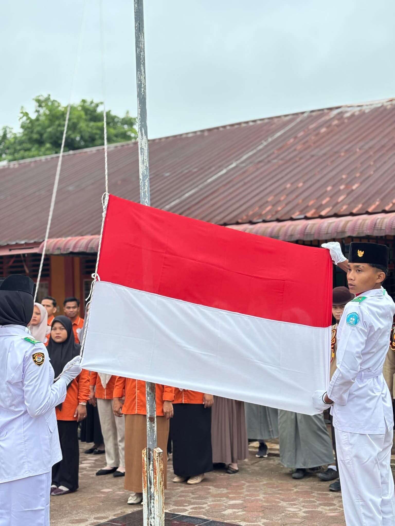 PROSES MENAIKKAN BENDERA