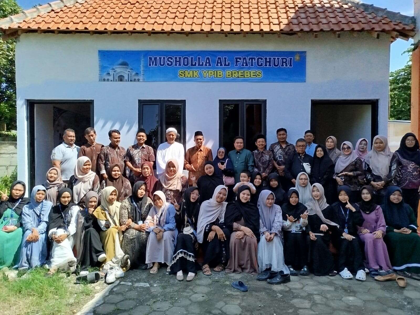 Peresmian Mushola Al-Fatchuri SMK Farmasi YPIB Brebes dan Penandatanganan AJB Tanah Wakaf Yayasan