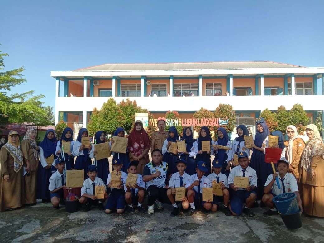 Pembagian Hadiah Lomba-Lomba Dalam Rangka Memperingati Hari Ulang Tahun Republik Indonesia.