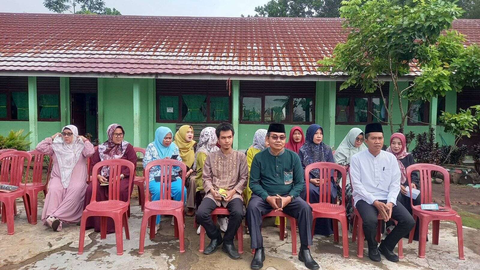 Guru SMP N 5 LUBUKLINGGAU