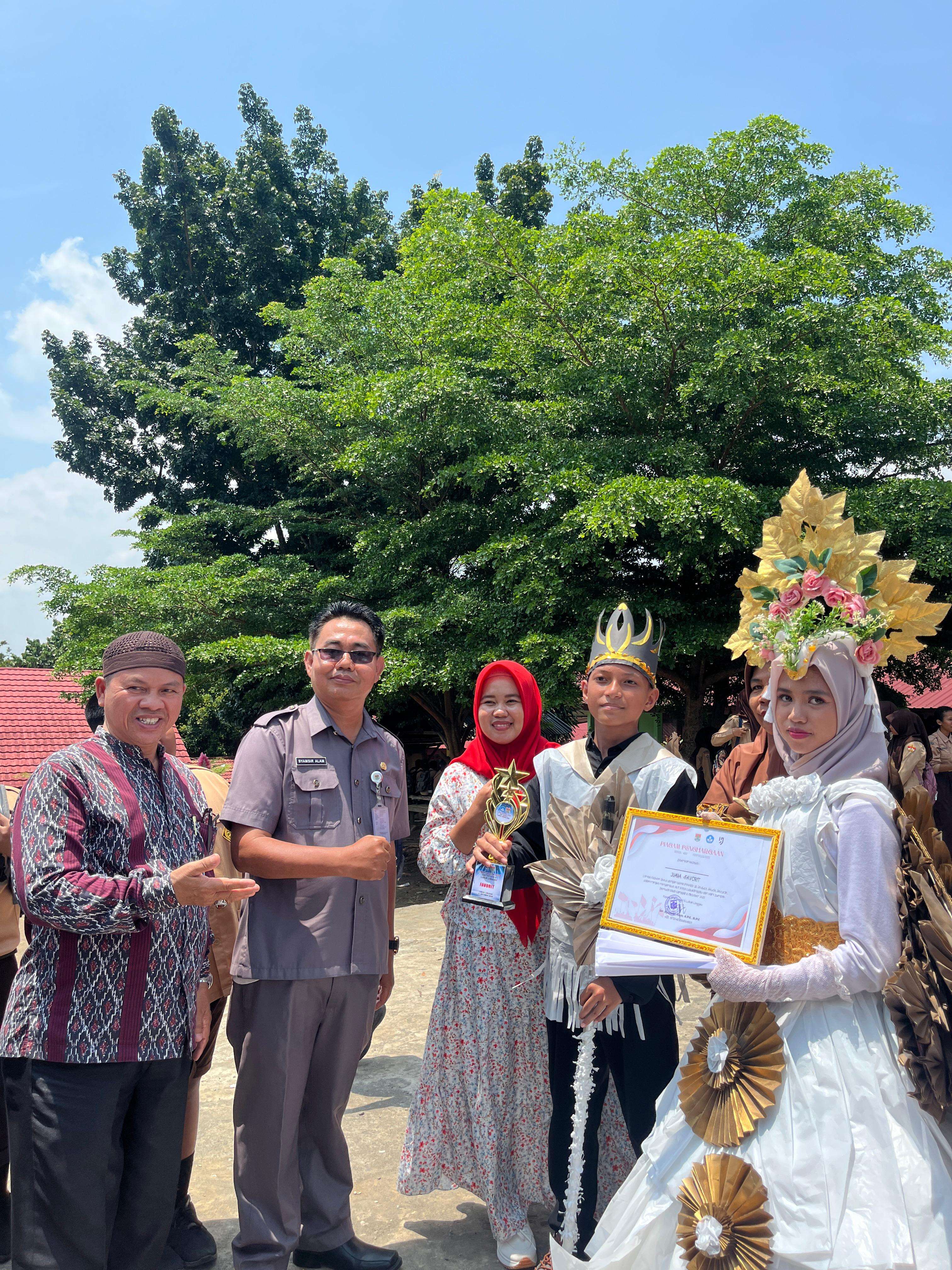 Lomba fashion show recycle daur ulang
