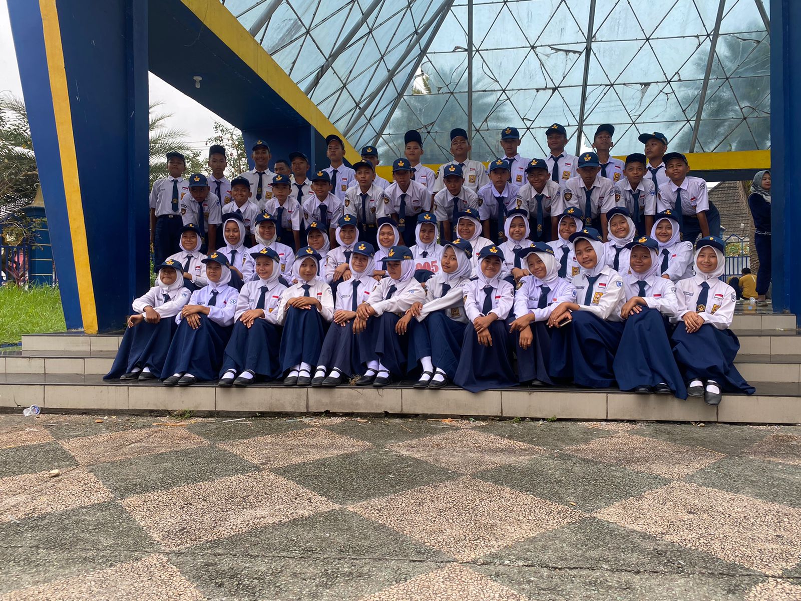 Tim Gerak Jalan Putra Putri SMP Negeri 5 Lubuklinggau