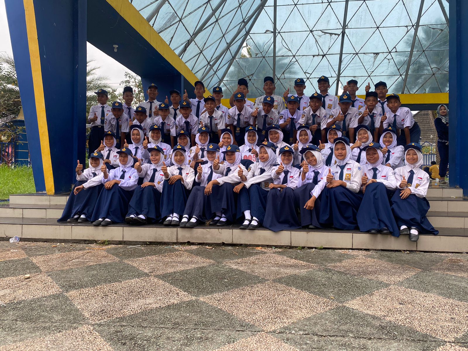 Tim Gerak Jalan Putra Putri SMP Negeri 5 Lubuklinggau