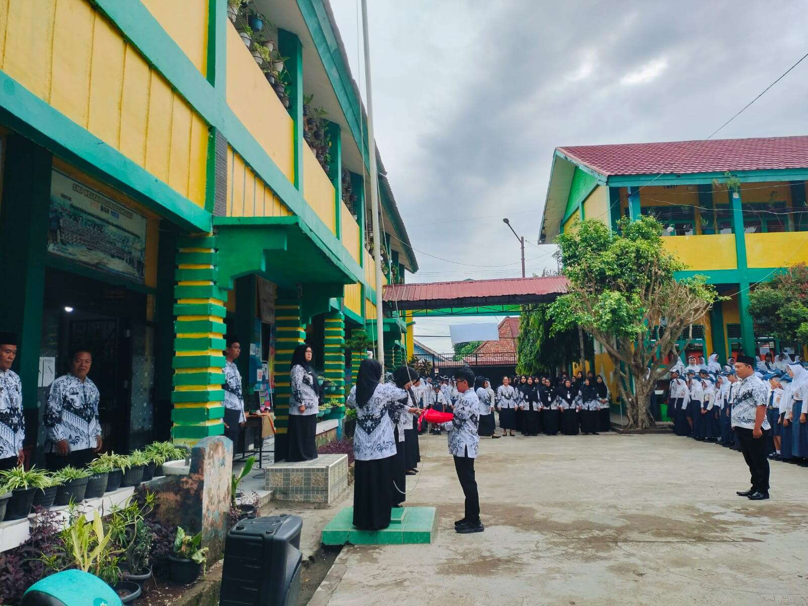 Upacara Hari Guru, Selasa 25 Nopember 2025, Di lanjutkan dengan Lomba Nasi Tumpeng...