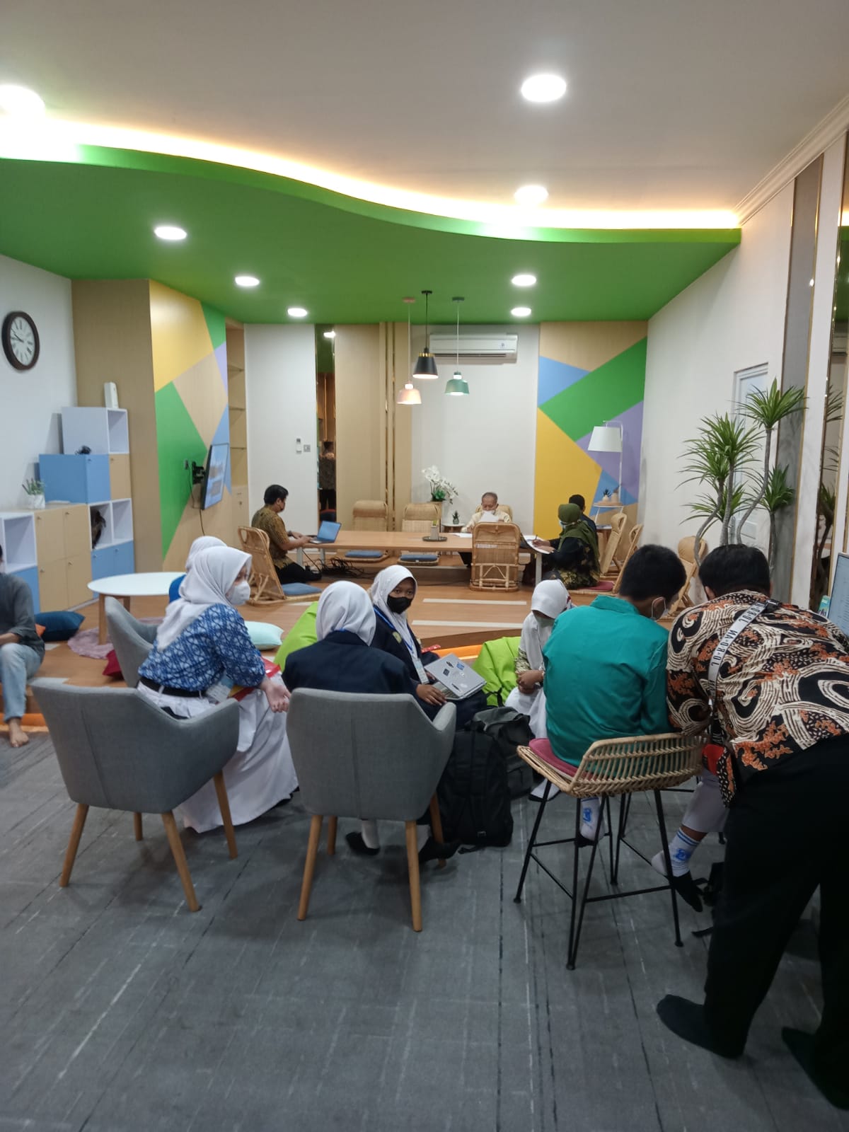 Lomba Menulis Esai Nasional II 2022 UPT Perpustakaan UNS Surakarta. Ananda Azka Agustina