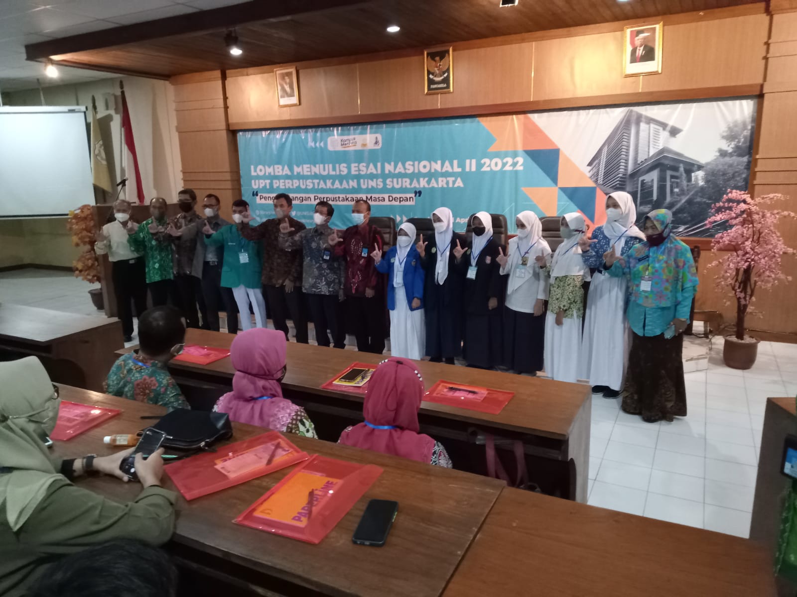 Juara II Lomba Menulis Esai Nasional II UPT Perpustakaan Kategori SMP/MTs, Azka Agustina