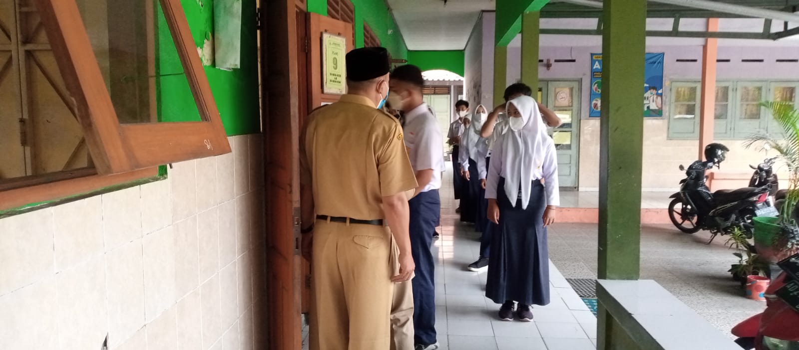 Hari Pertama Ujian Sekolah Kelas IX Tahun Pelajaran 2021/2022