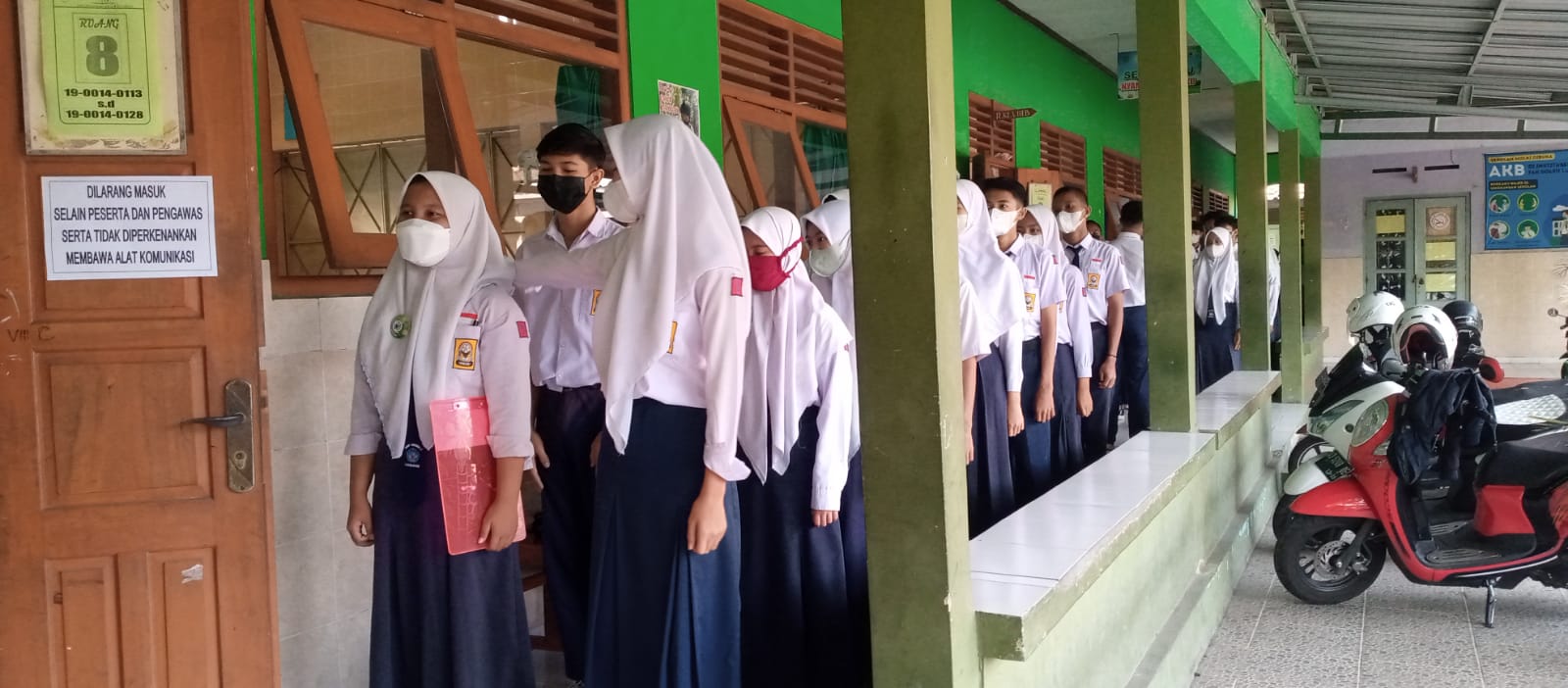 Hari Pertama Ujian Sekolah Kelas IX Tahun Pelajaran 2021/2022