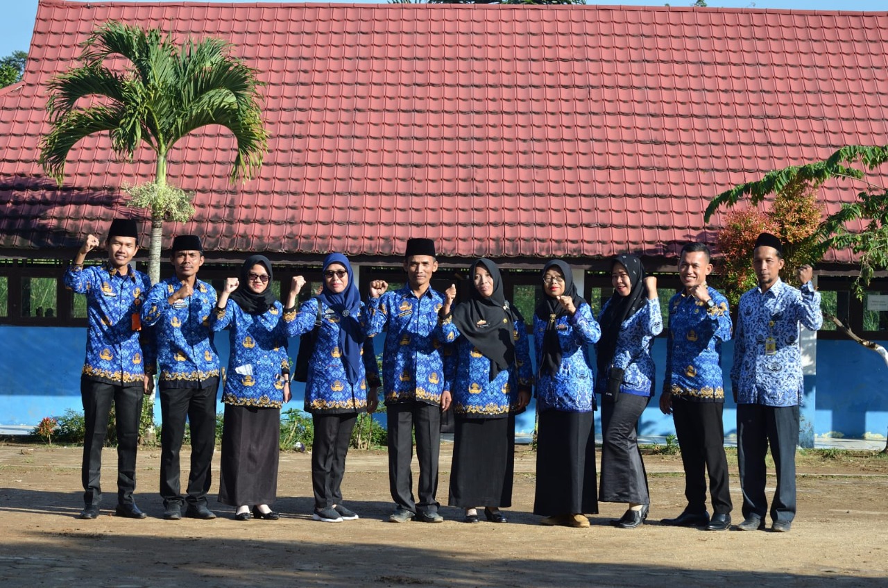 Bapak dan Ibu Guru SMPN 1 Pagar Dewa