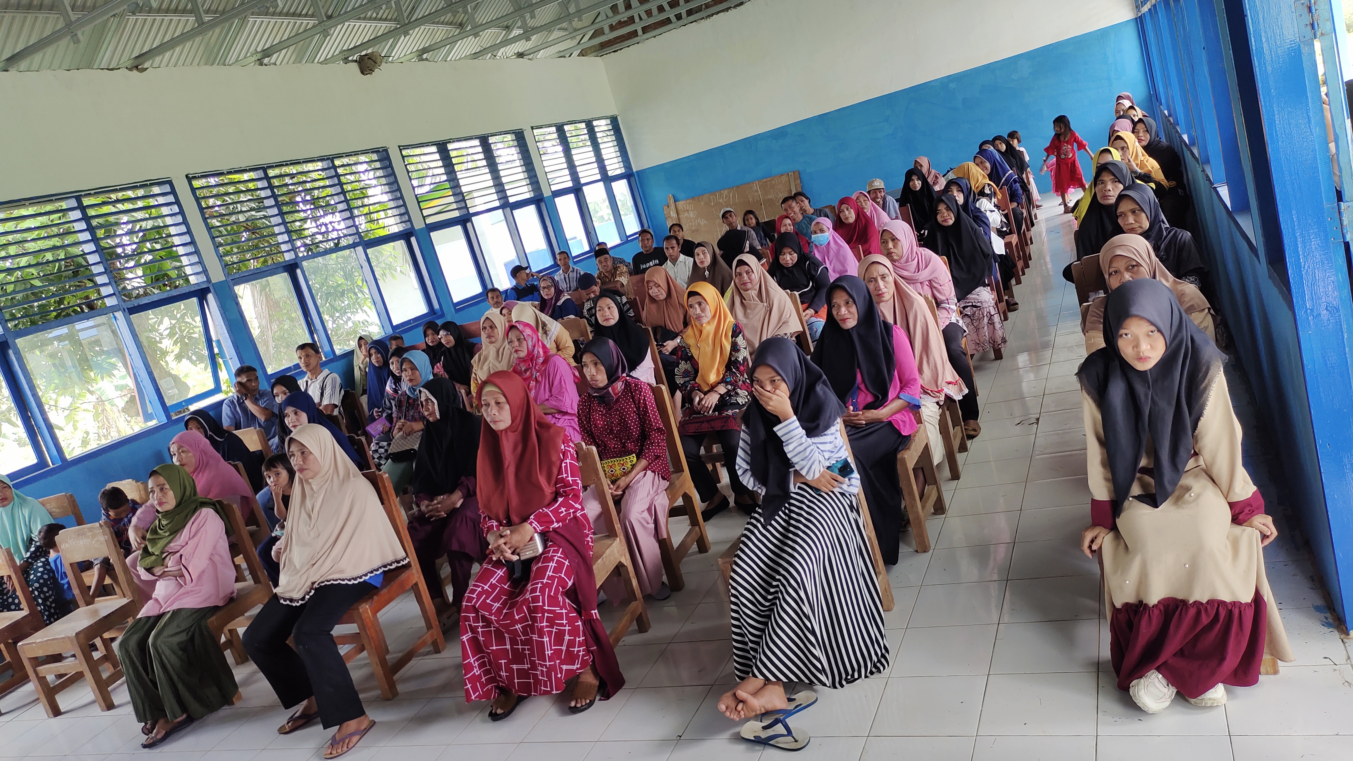 Kegiatan Penyerahan Buku Laporan Hasil Belajar Siswa T.P. 2021/2022