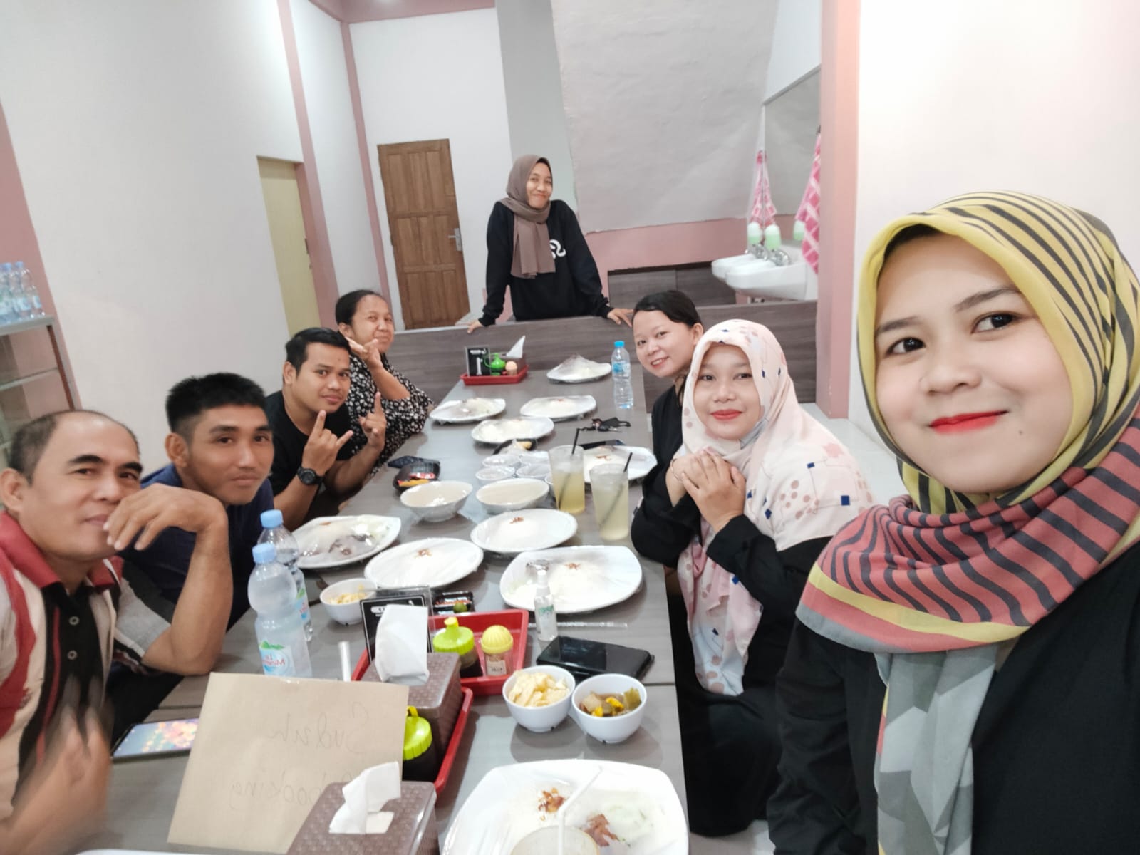 Buka Puasa Bersama Dewan Guru SMPN 6 Jelimpo TA 2021/2022