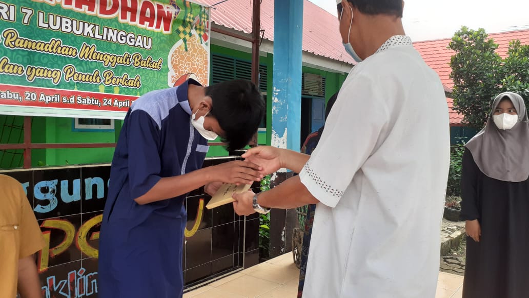pembagian hadiah lomba azan