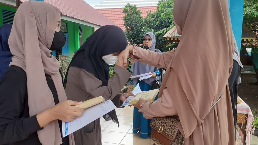 Pebagian hadiah lomba kultum