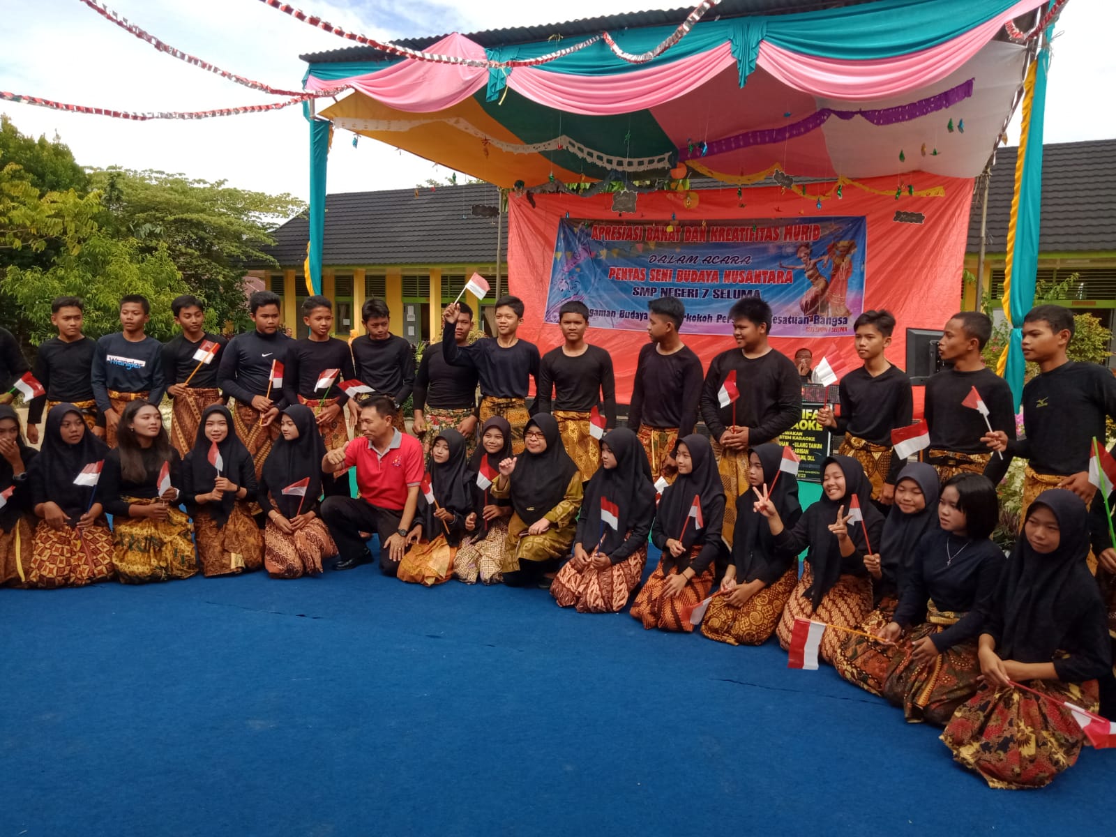 Osis bersama Bapak Kepala Sekolah