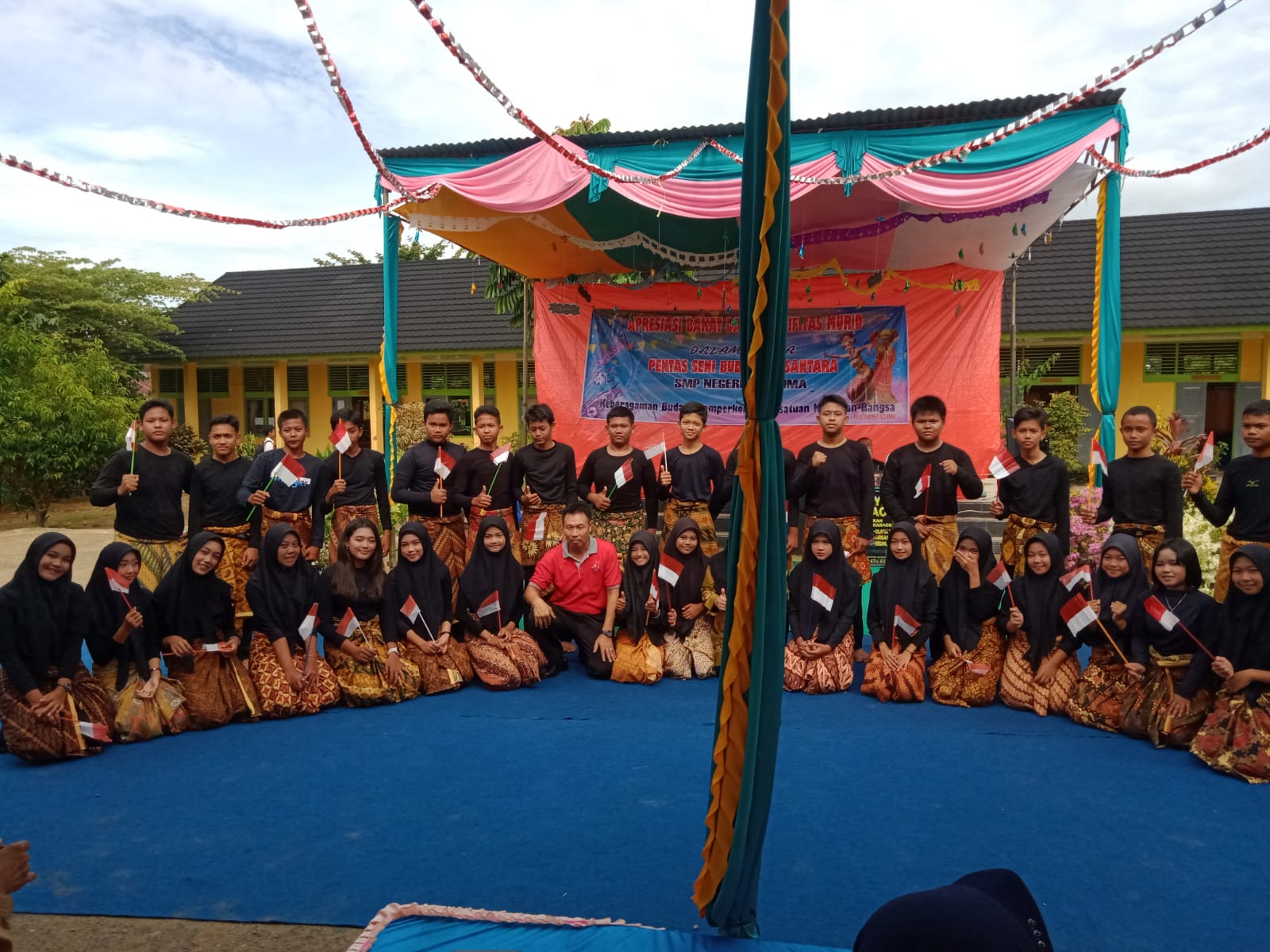 Osis bersama Bapak Kepala Sekolah