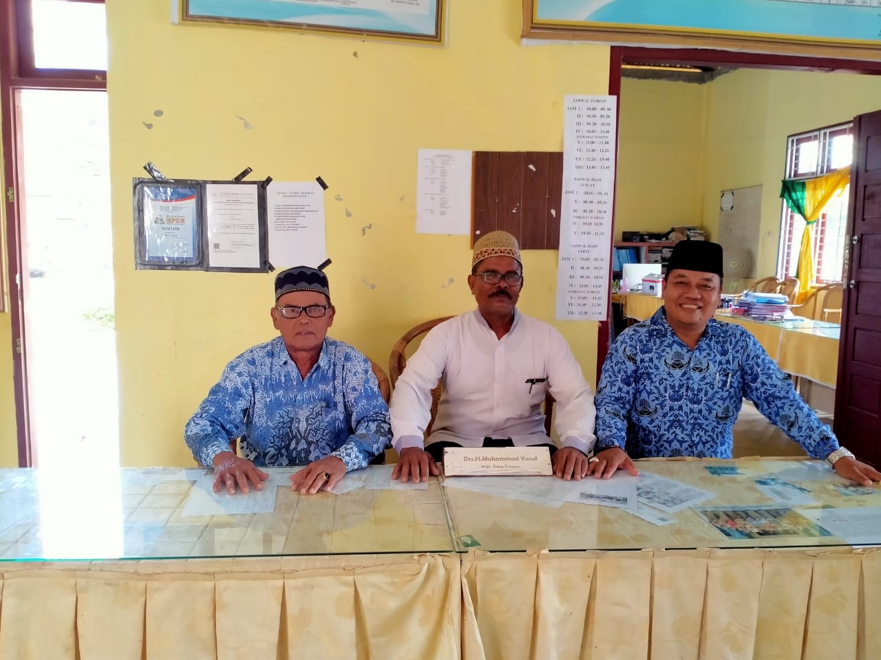 Poto bareng Kepsek dan wakil kepsek