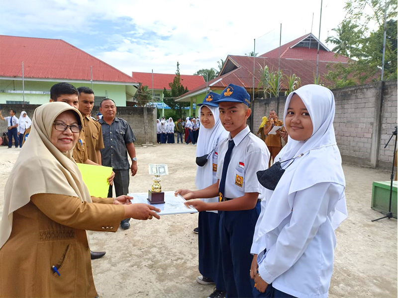 PEMEBERIAN PIALA & PIAGAM PENGHARGAAN JUARA HARAPAN 3 CERDAS QUR'AN TINGKAT KAB. 50 KOTA