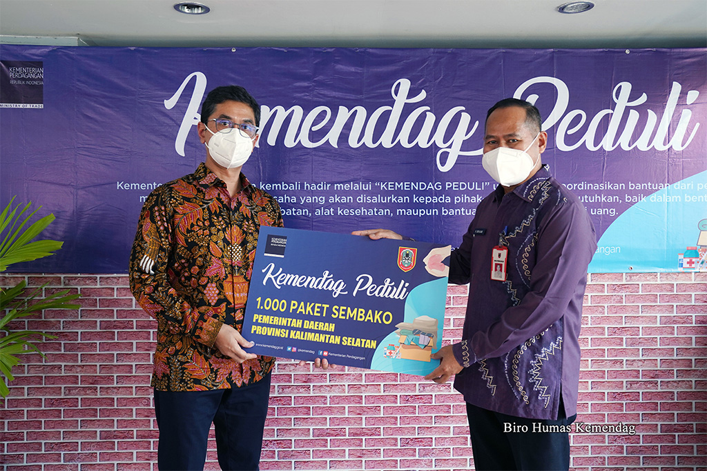 1000 Paket Bantuan Bahan Pokok Disalurkan Ke Kalimantan Selatan