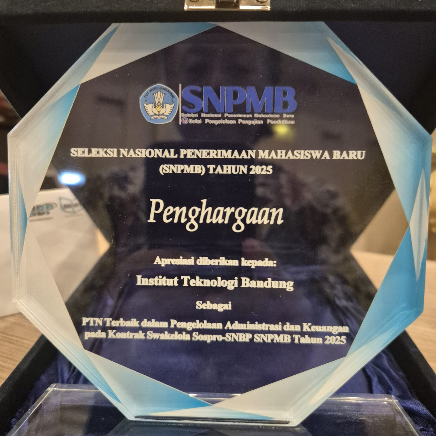 ITB Raih Penghargaan PTN Terbaik dalam Pengelolaan Administrasi dan Keuangan SNPMB 2025