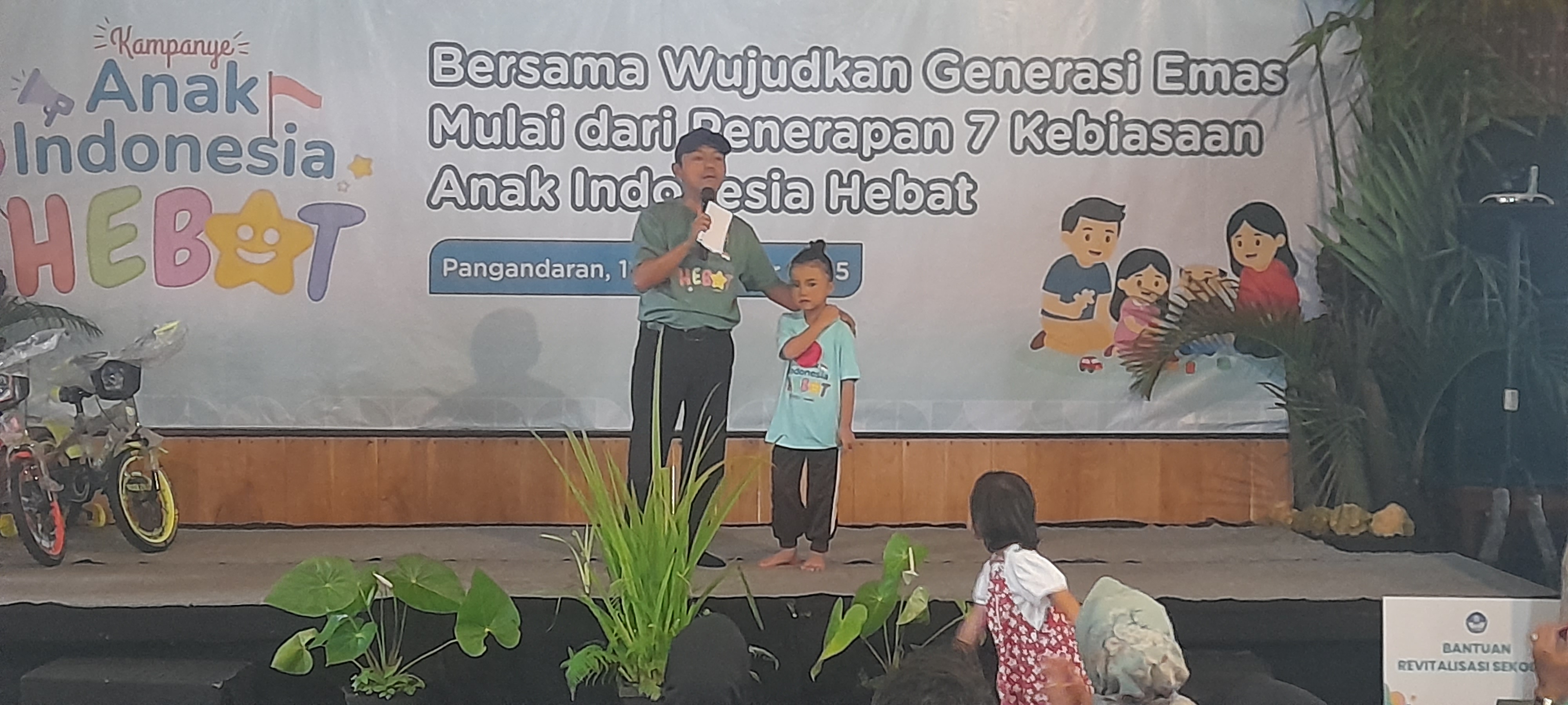 Wamen Dikdasmen Buka  Kampanye Anak Indonesia Hebat, Canangkan Wajib Belajar 13 Tahun di “Hawaii van Jabar” Pangandaran