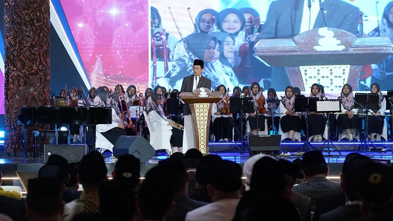 Malam Bakti Santri, Menag Pimpin Doa untuk Santri Korban Gedung Ambruk Pesantren Al Khoziny