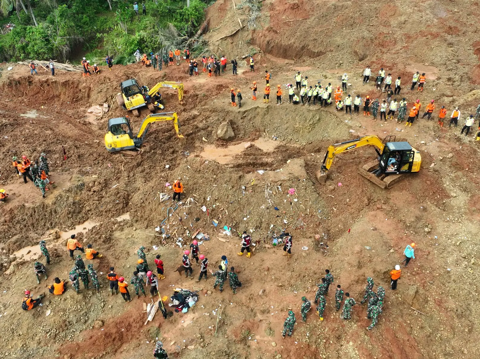 Longsor Cilacap: Tiga Orang Belum Ditemukan, Operasi SAR Diperpanjang