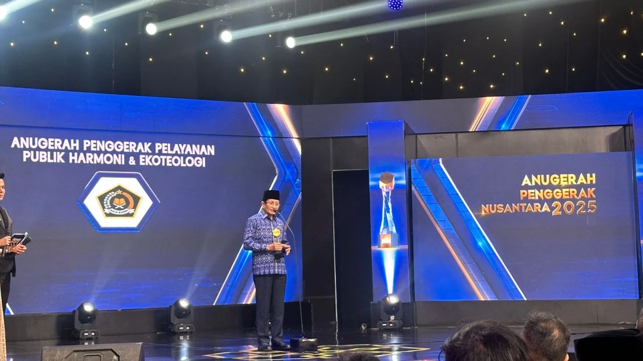 Menteri Agama Raih Anugerah Penggerak Nusantara 2025 Bidang Harmoni dan Ekoteologi