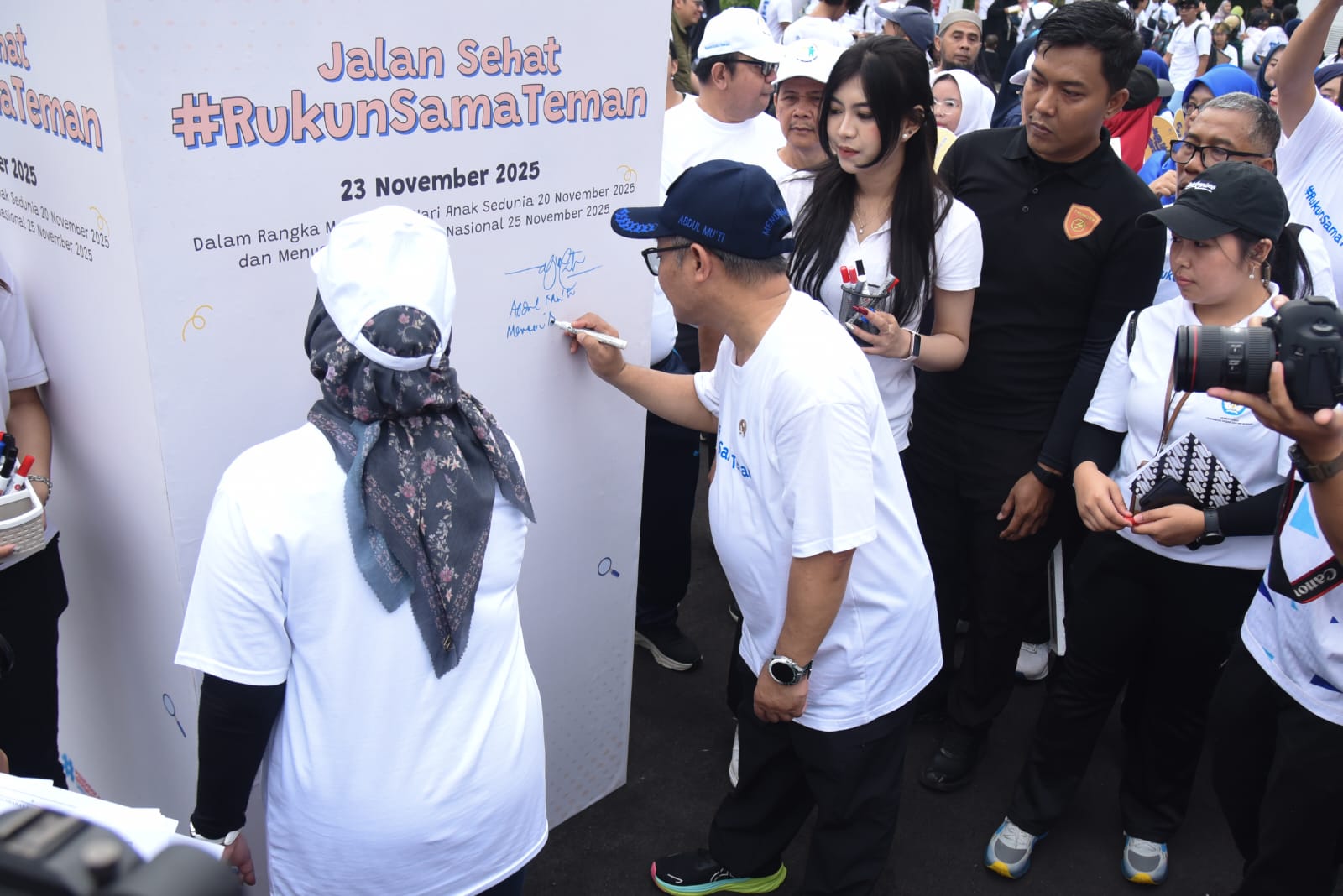 Jelang Hari Guru Nasional, Kemendikdasmen Gelar Jalan Sehat #RukunSamaTeman